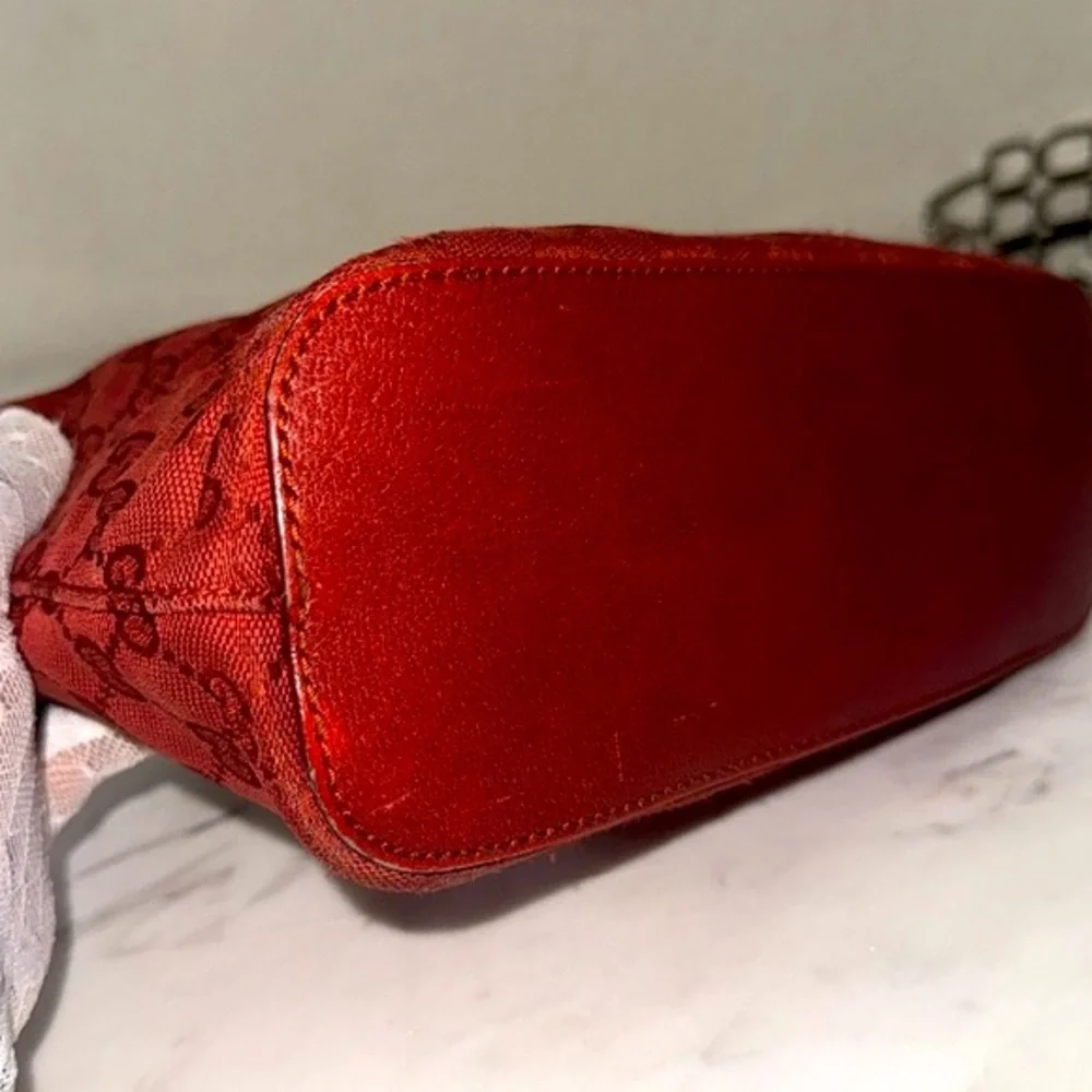 Gucci Red Shoulder Bag - Picture 8 of 16